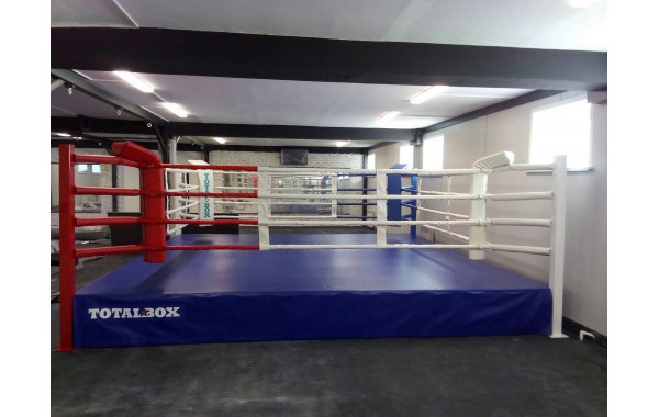 Боксерский ринг на помосте 0,5 м Totalbox размер по канатам 5×5 м РП 5-05 600_380