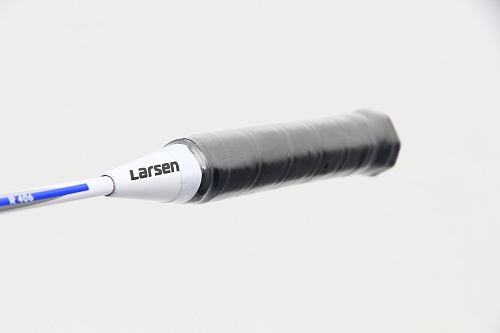 Ракетка бадминтонная (чехол полный), алюминий+карбон, ручка G4 Larsen R-406 500_333