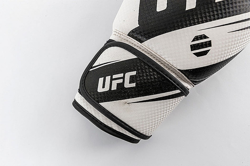 Боксерские перчатки UFC PRO Performance Rush White,14oz 1050_700