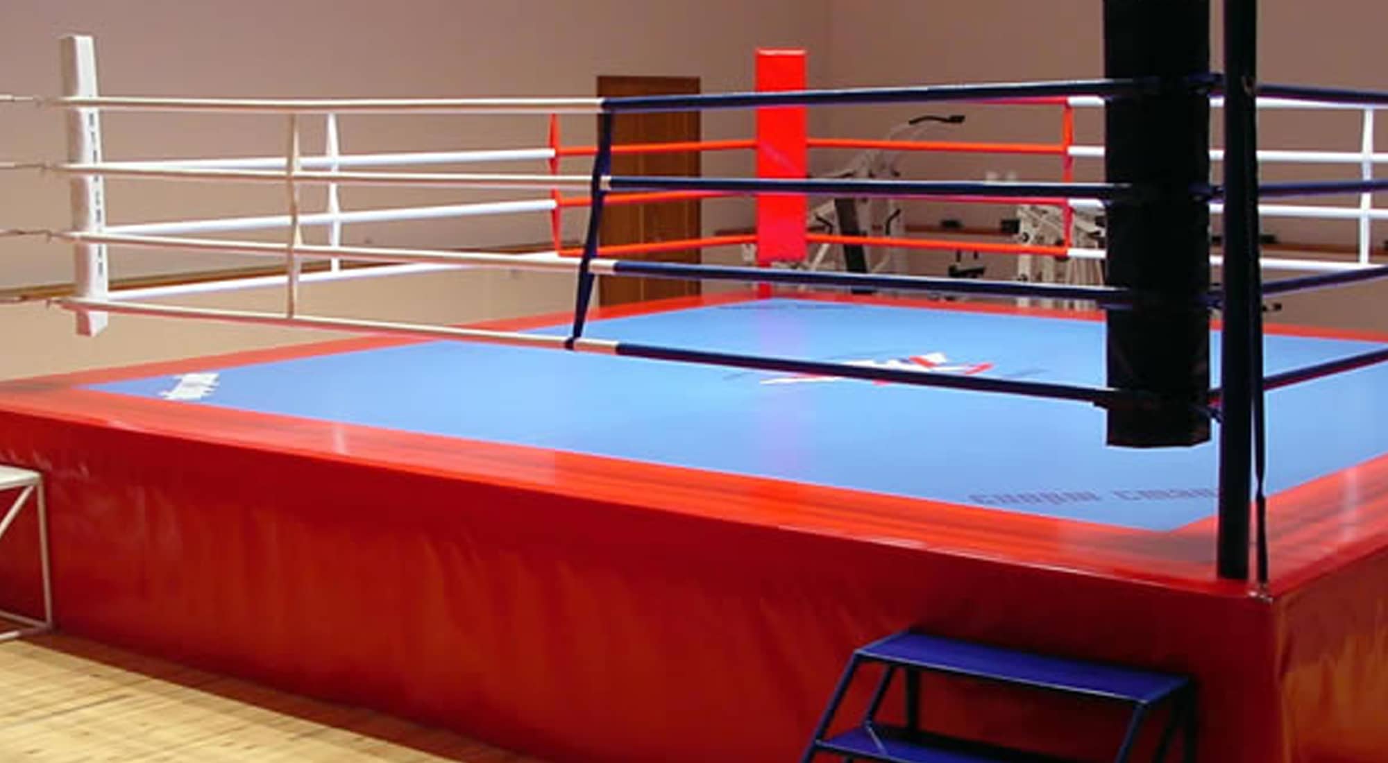 Боксерский ринг на помосте 1 м Totalbox размер по канатам 4×4 м РП 4-1 2000_1100